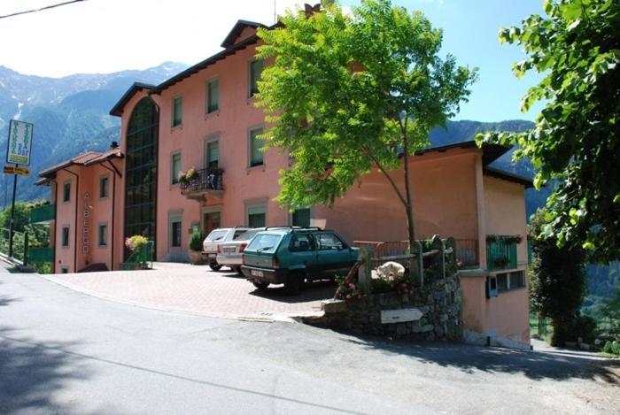 Hotel Torre Sondalo Bagian luar foto